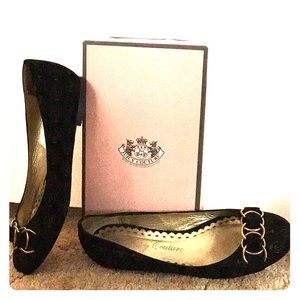 Juicy Couture bk flats stamped suede w/ gold rings